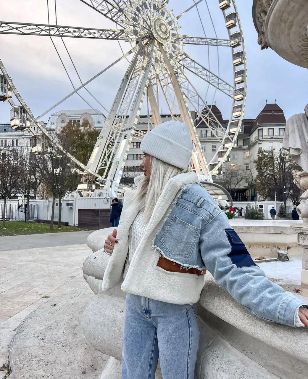 جاكت جينز - فرو مطعم سويدي