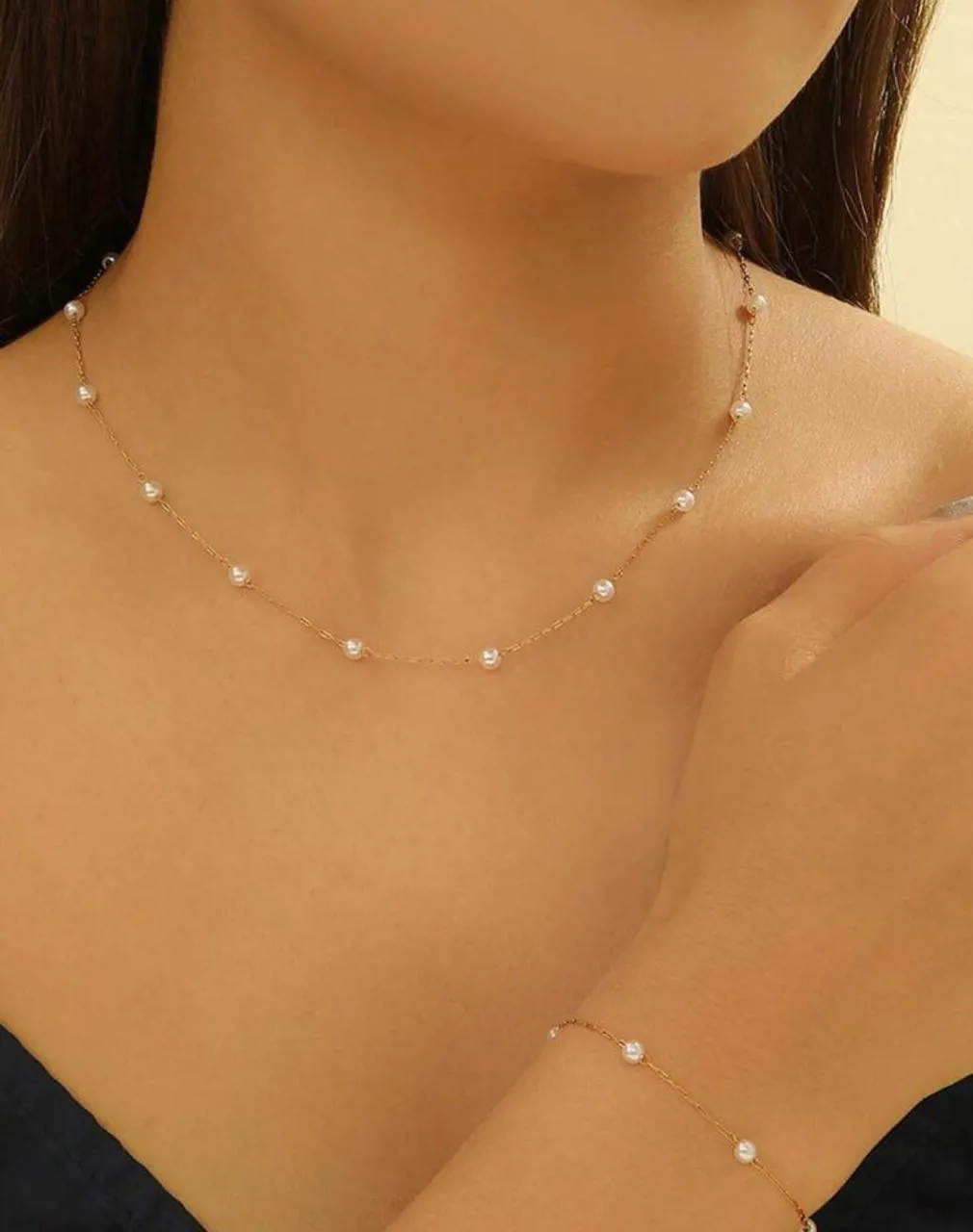 2قطع / طقم من سلسلة عقد مطلية بالذهب الحقيقي من الفولاذ المقاوم للصدأ وسوار خرز اللولو الابيض الاصطناعي 