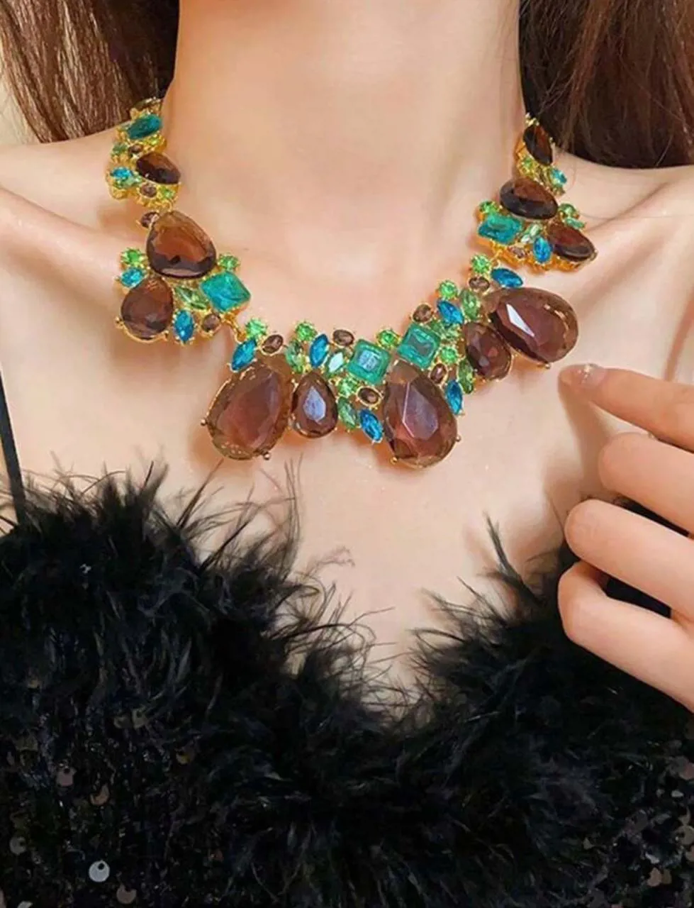 2 قطعه مجموعه قلادة وأقراص مرصعه بحجر الزين الخاص بتصميم لوني فرنسي انيق تصميم فاخر ذو شخصية عالمية 