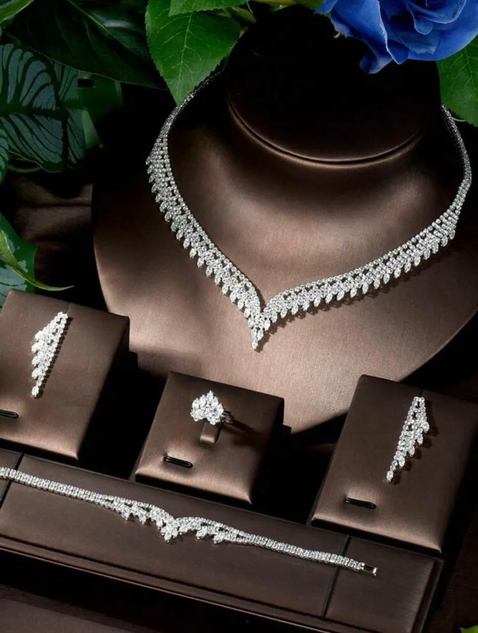 طقم مجوهرات ذهب ابيض مطلي بالذهب عيار 18 قيراط مزين بزركونيا مكعبة مناسب للزكريات السنوية