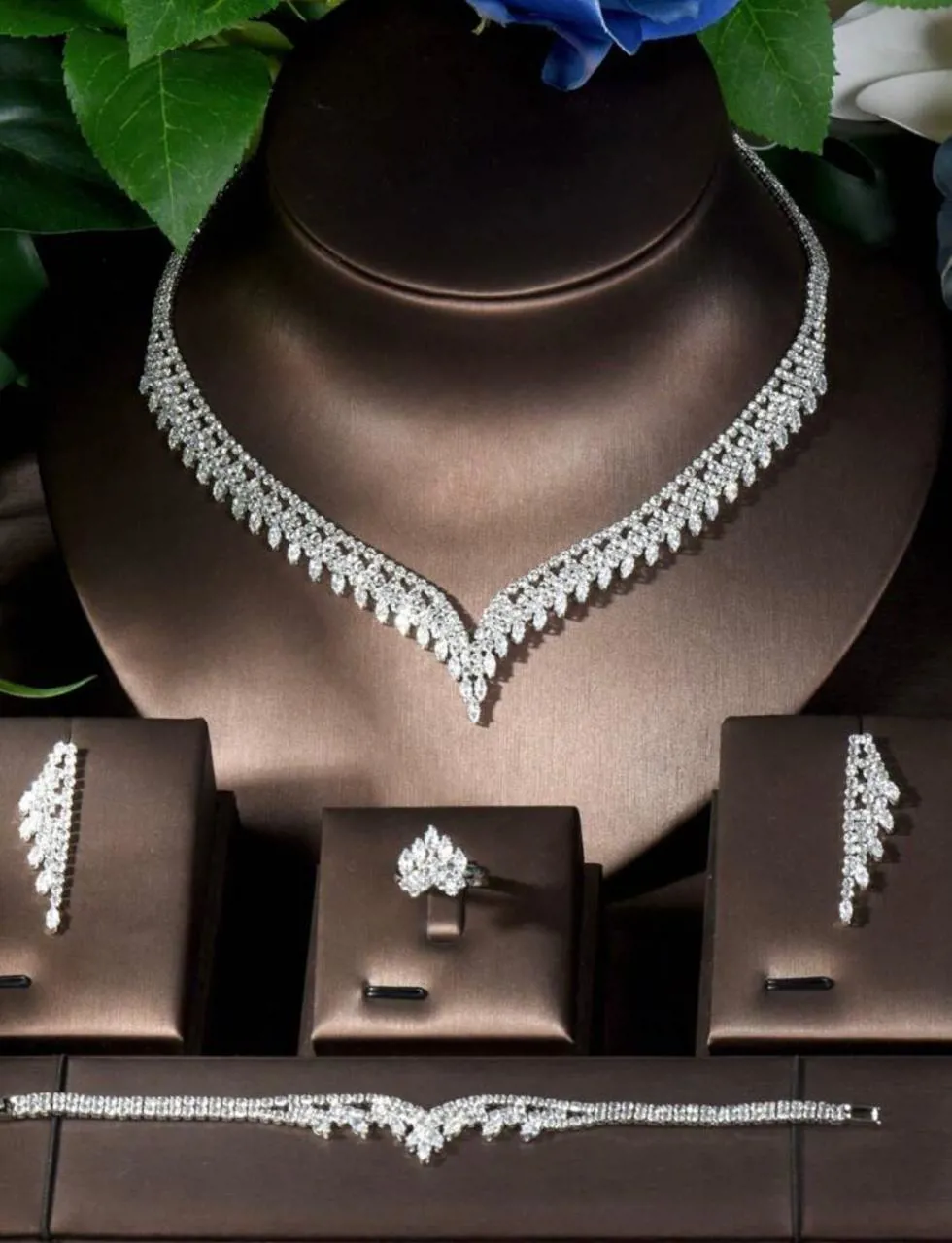 طقم مجوهرات ذهب ابيض مطلي بالذهب عيار 18 قيراط مزين بزركونيا مكعبة مناسب للزكريات السنوية