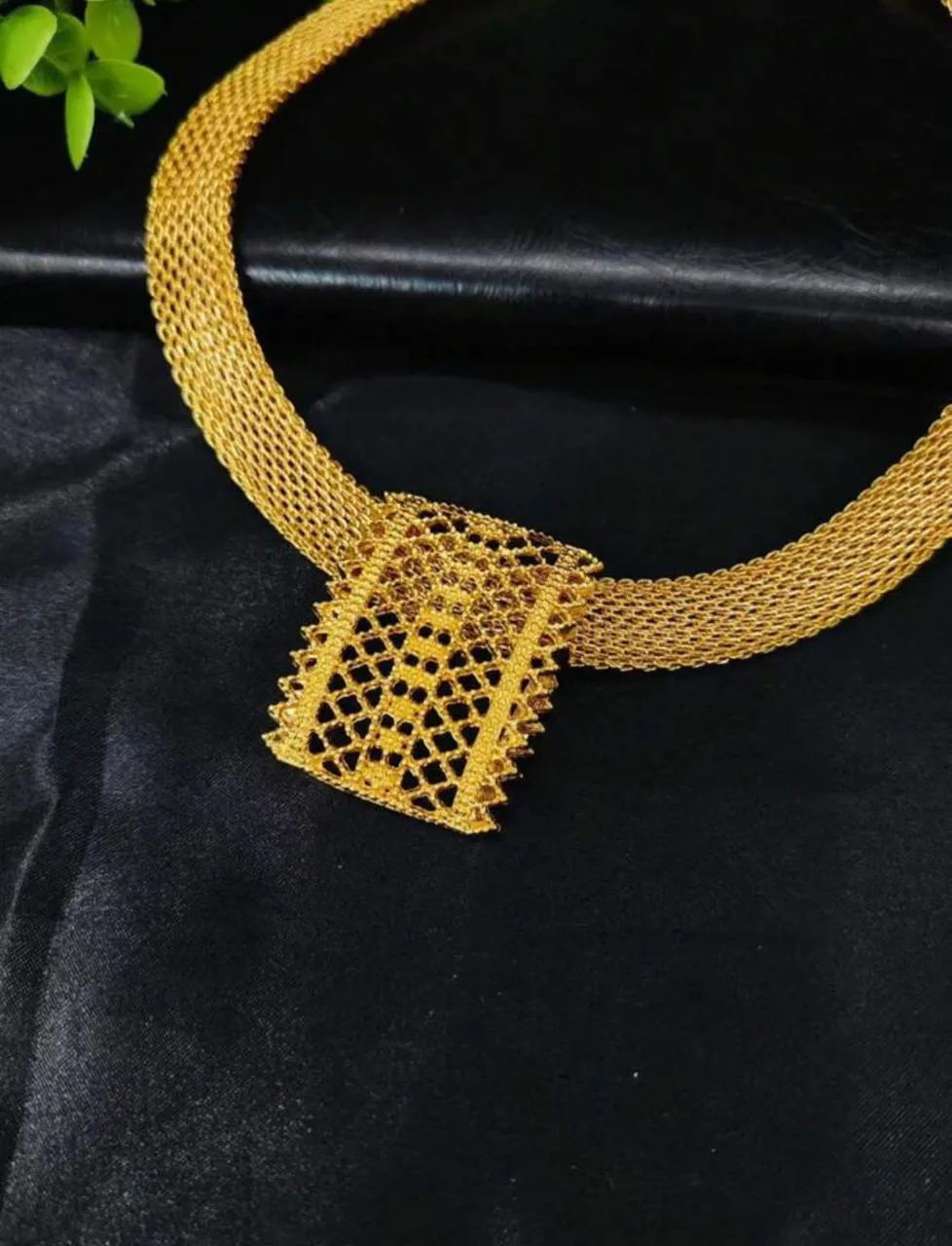 مجموعه مجوهرات مطلية بالذهب 4 قطع قلادة سوار وخاتم وأقراص مقابل للصدأ بأفضل جودة عالمية سويسرية 