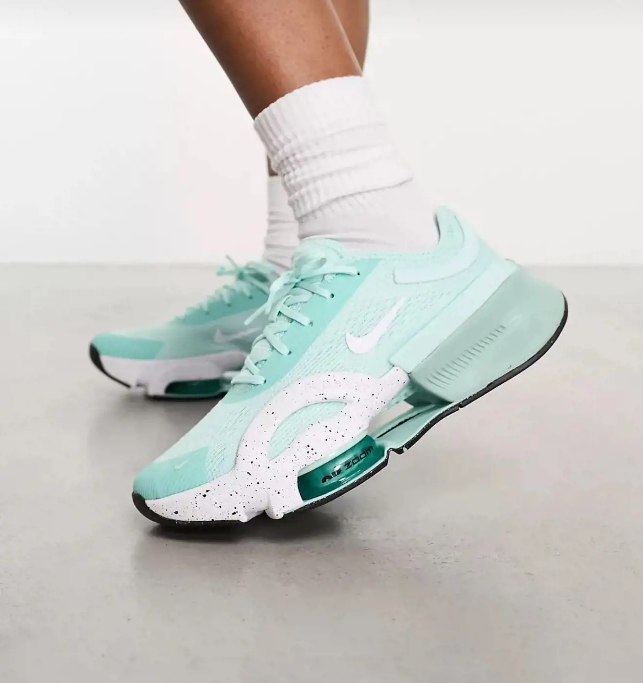 حذاء رياضي نسائي زوم آير من نايكي