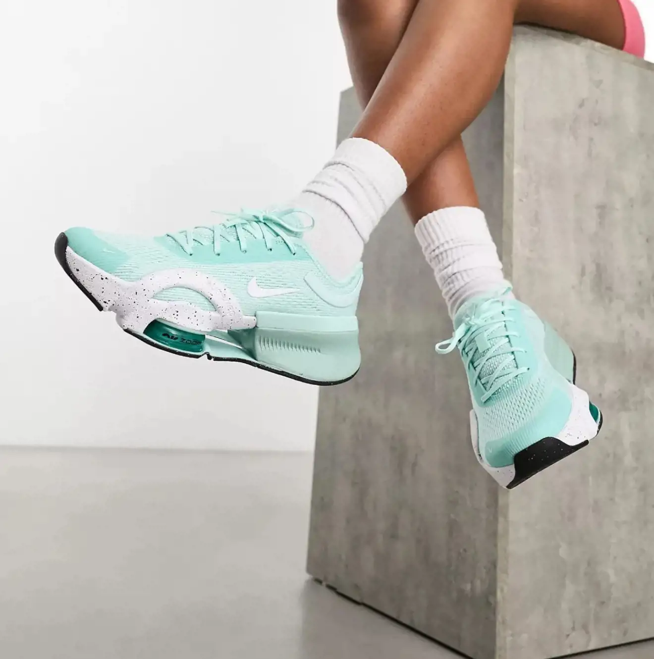 حذاء رياضي نسائي زوم آير من نايكي