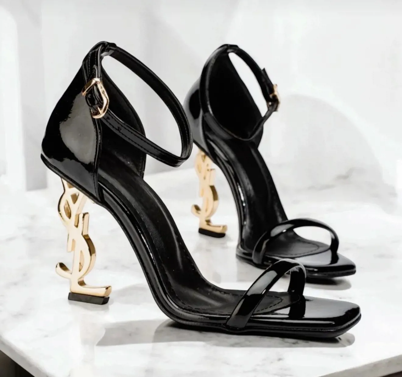 سان لوران اسود مفتوح