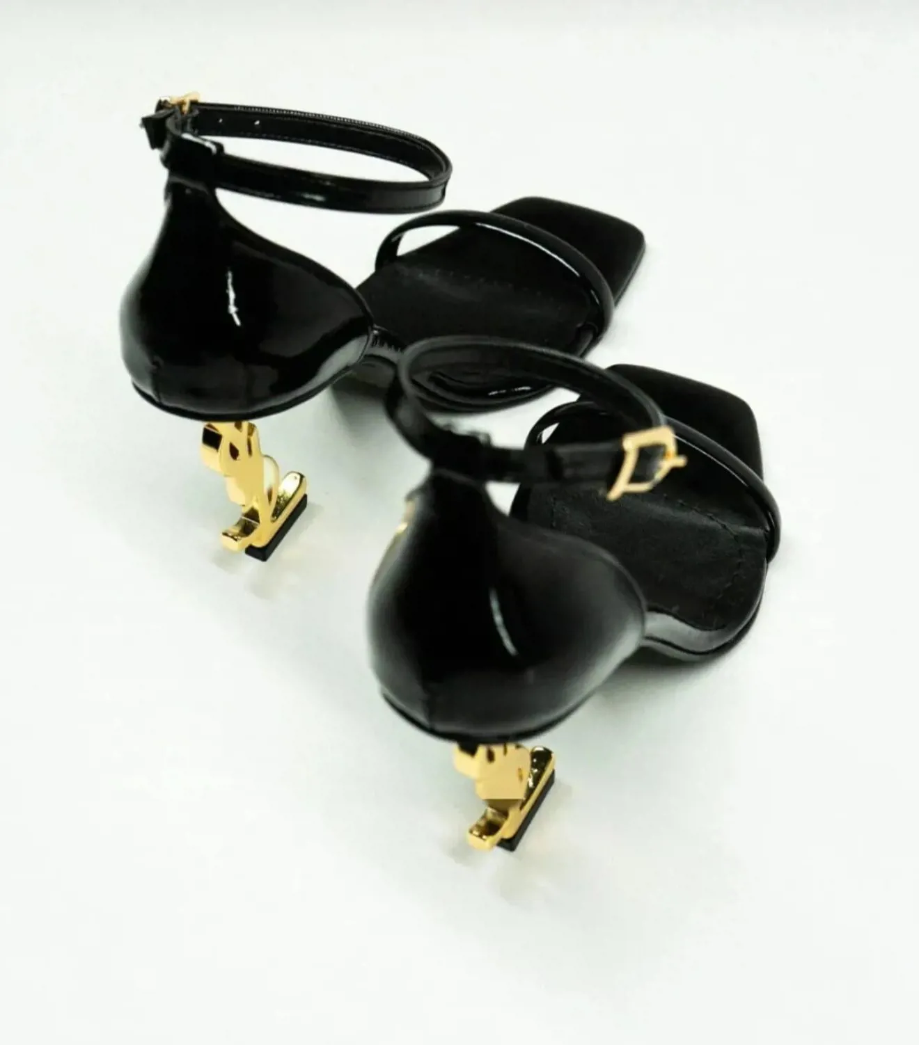 سان لوران اسود مفتوح