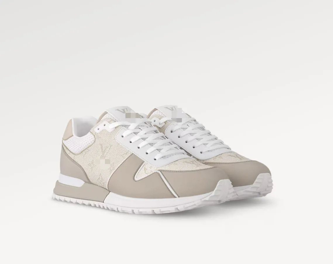 حذاء رياضي من lv