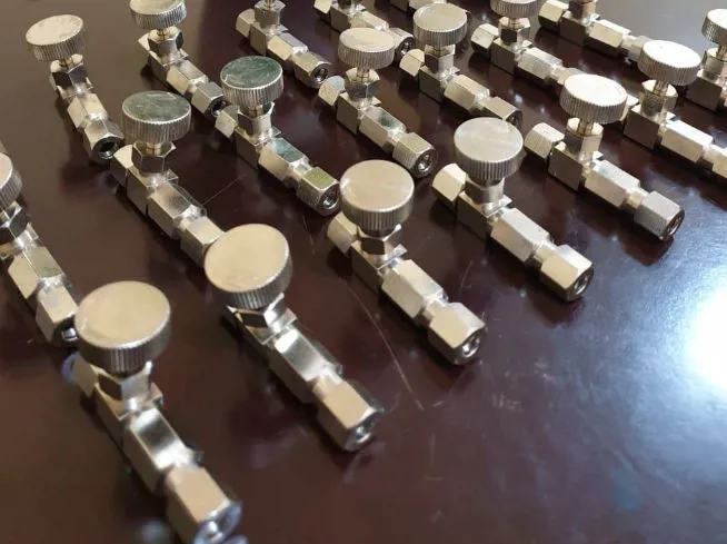 محبس خنق وشك فالف في نفس الوقت