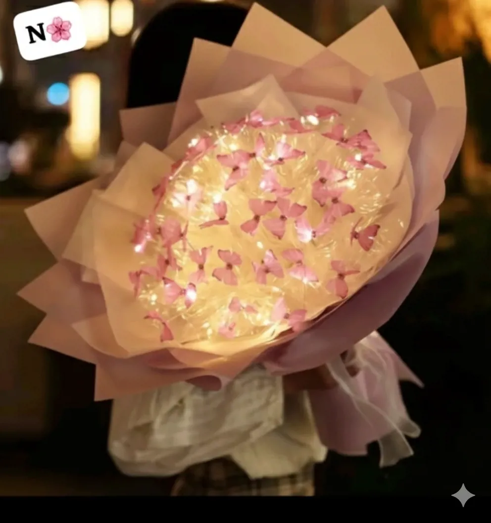 سحر الفراشات" الوردي المضيء (Pink Butterfly Glow)