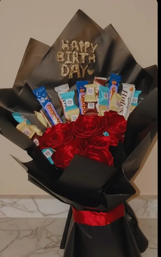 بوكيه ورد ستان احمر + شوكولاته 