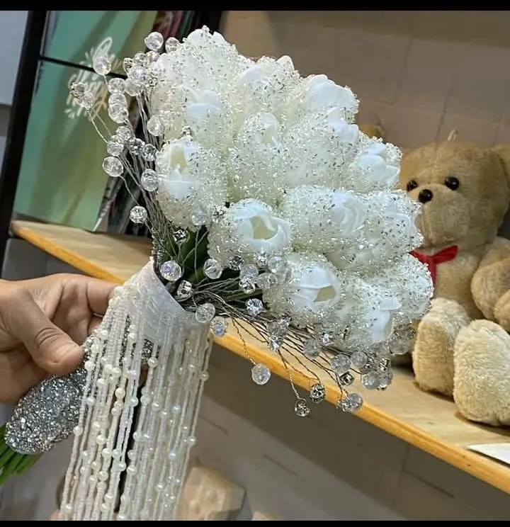 بوكيه "توليب الكريستال" المضيء