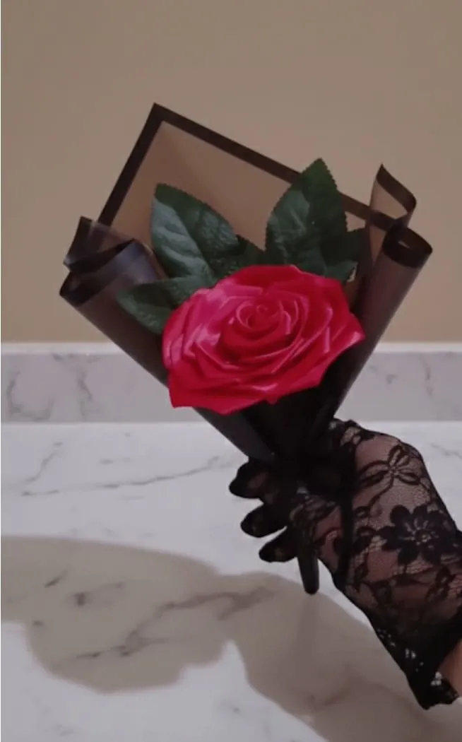  ميني "سوليتر" الستان (Single Satin Gift)