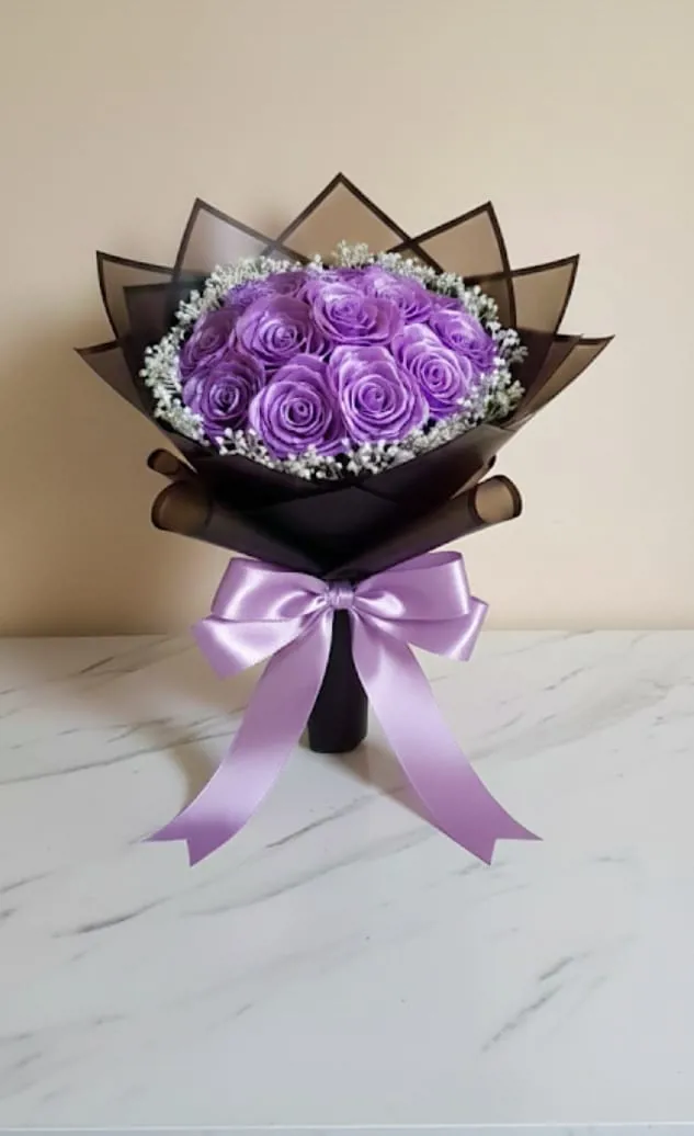بوكيه الورد الموف الملكي (Purple Rose Bouquet)
