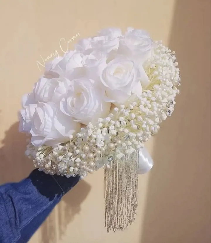 باقة روز بيضاء "بومبيه"/Rose Bouquet