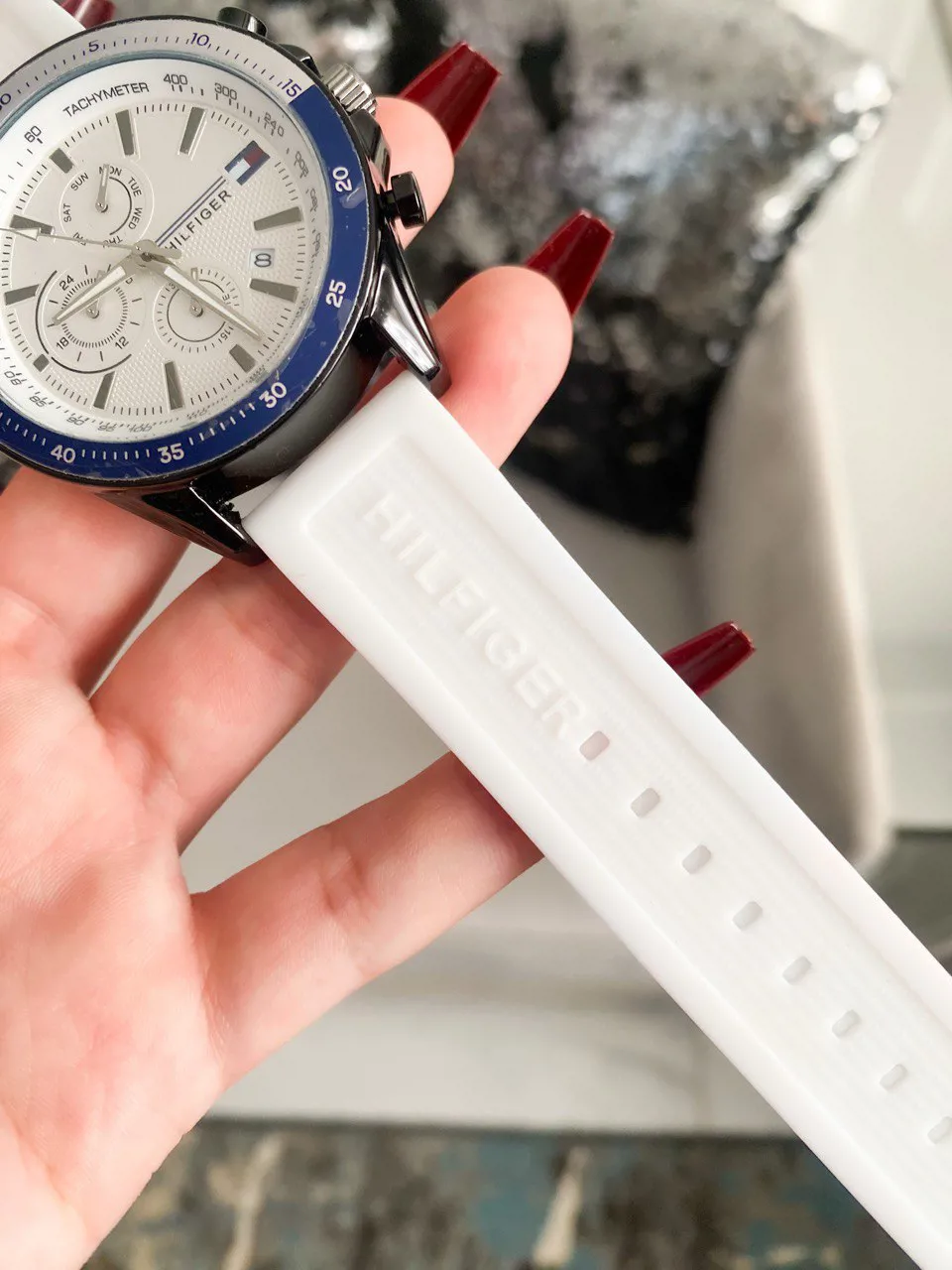 التومى _اسود_اسود