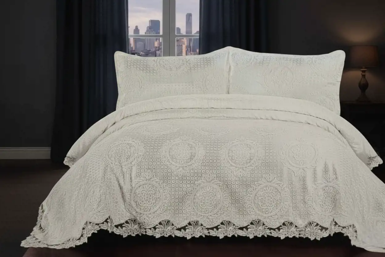 طقم كوفرتة سوفت مطرز تركى قطع كوفرتة مقاس 260×240 سم ملاية مقاس 260×240 سم عدد 2 خدادية كوفرتة 2 خدادية ملاية 