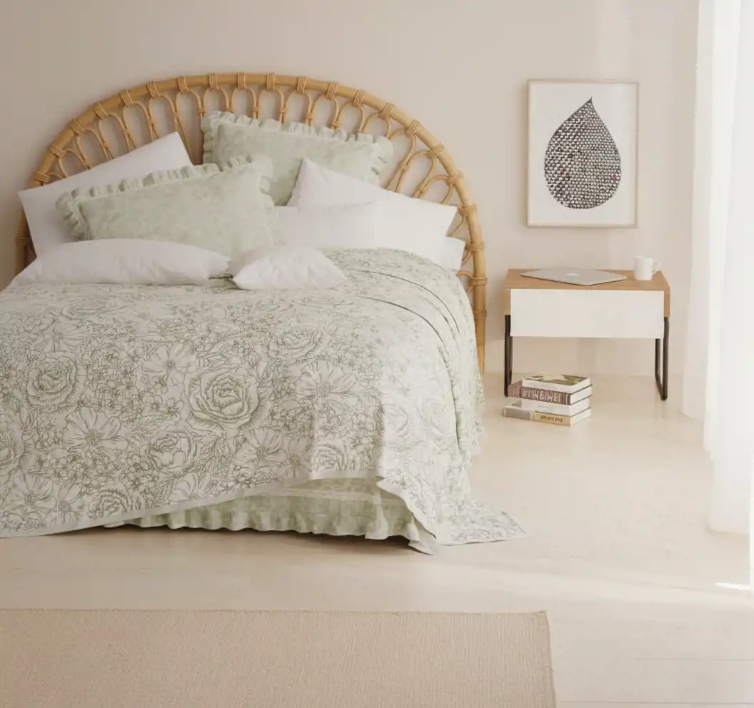 طقم كوفرتة 5 قطع سرير كبير كوفرتة مقاس 240×225 سم ملاية مقاس 260×240 سم عدد 2 خدادية بالاضافة الى كيس مخدة 