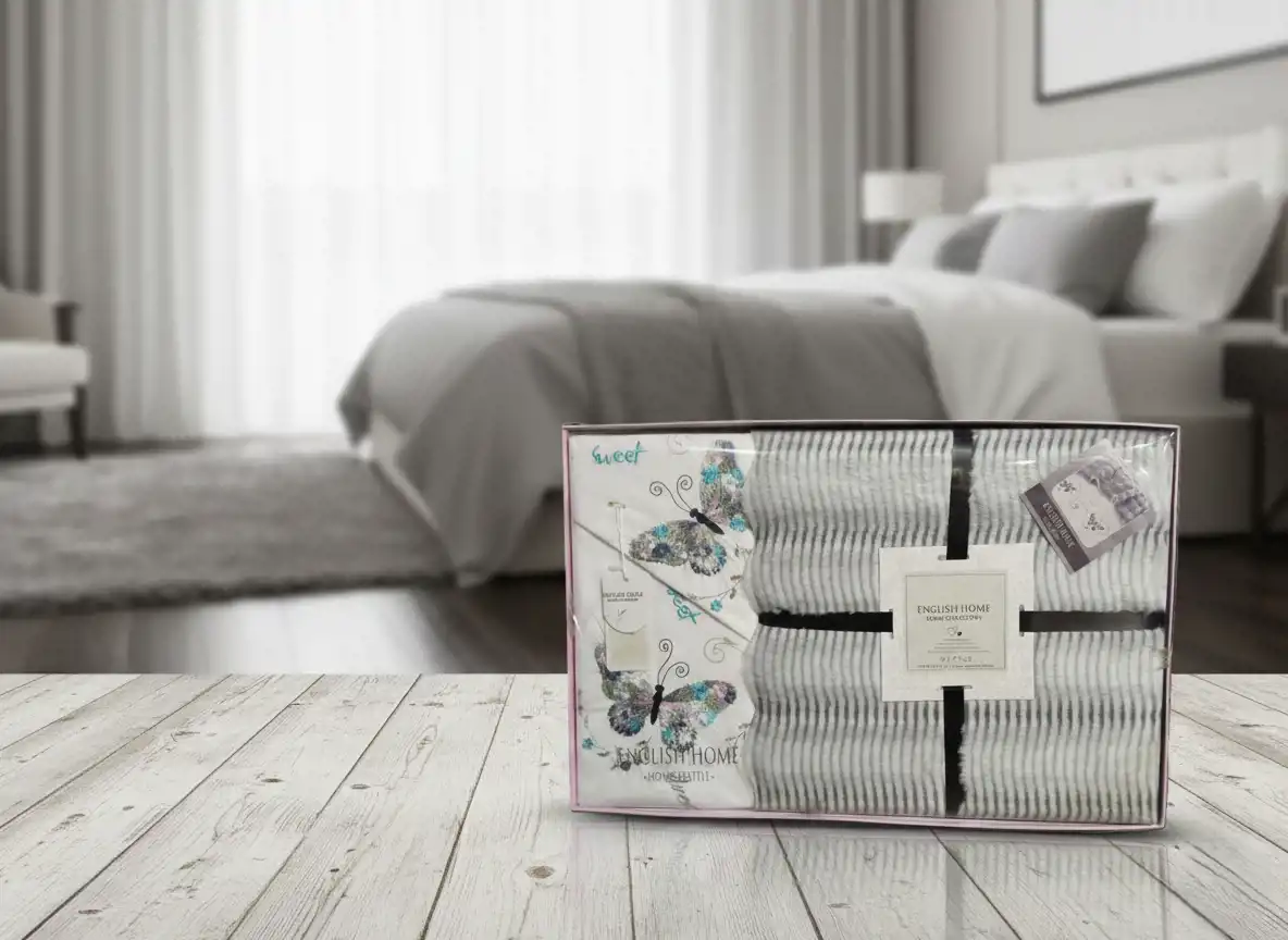 طقم ملاية بدفاية سرير كبير  4 قطع ملاية مقاس 260×240 سم بالاضافة الى دفاية فرو وعدد 2 خدادية باللون الرصاصى