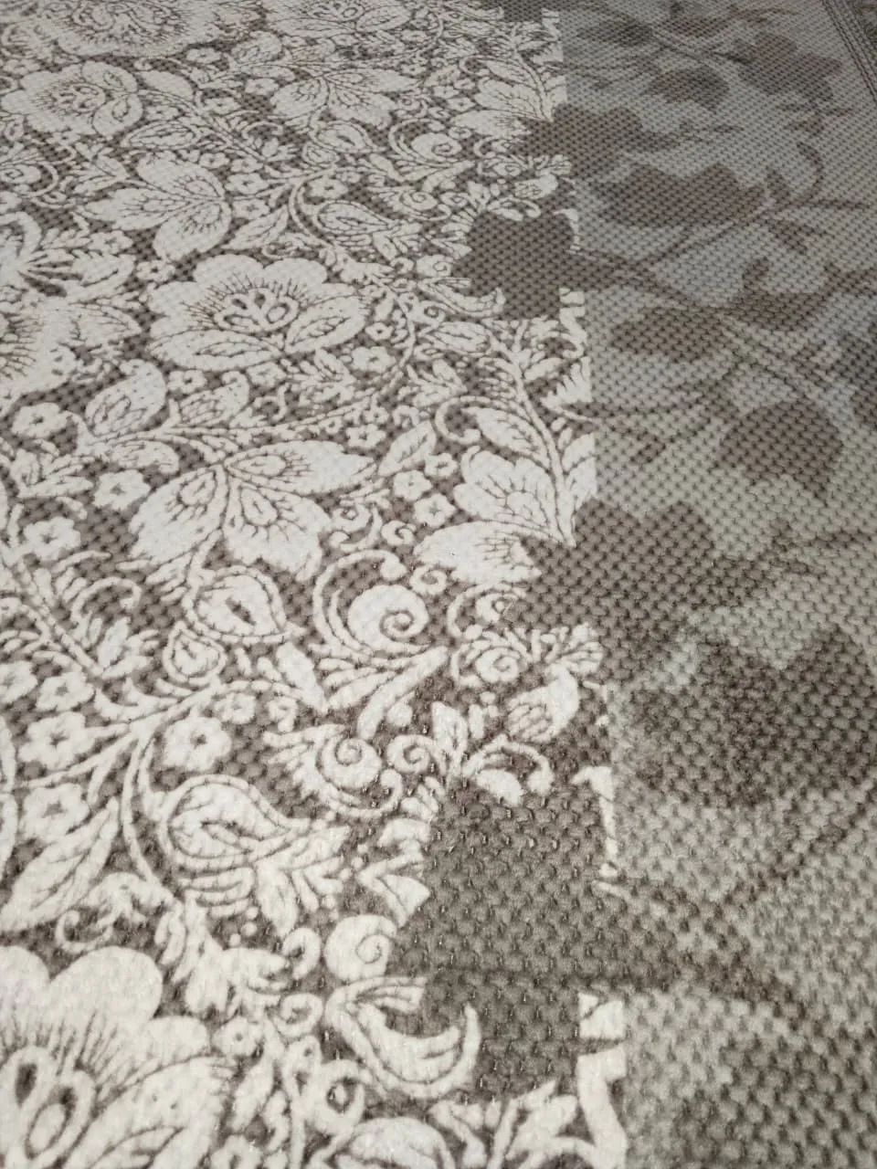 حافظة سجاد قطيفة بابلز مقاس 180×280 سم ظهر مانع للانزلاق رصاصى