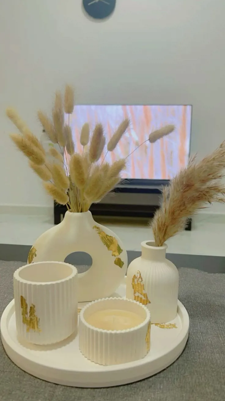 طقم كونكريت ديكوري مكون من 5 قطع أبيض مع شريط ذهبي 