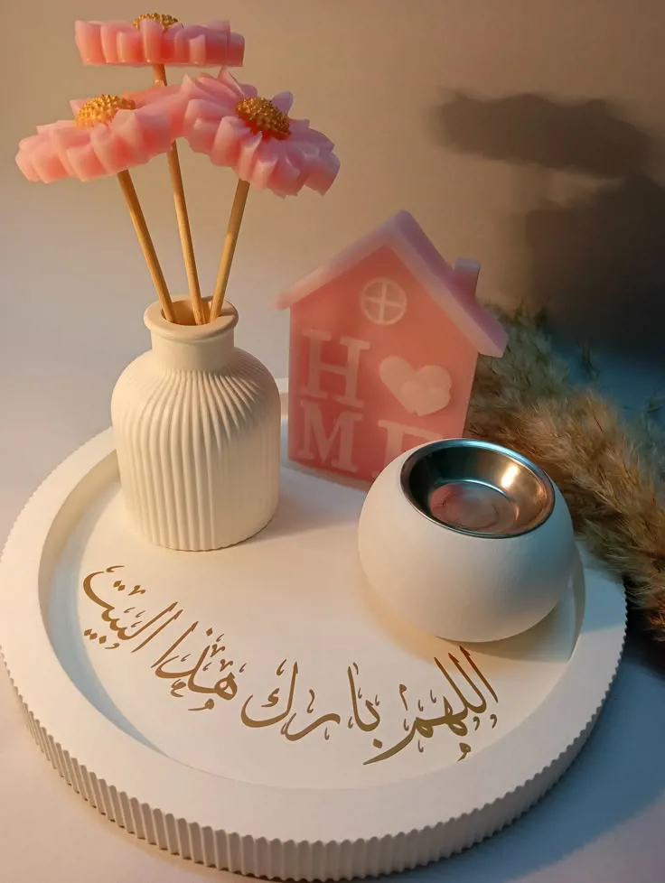 هدية مع بيت من الشمع مع مبخره رائعة وفازه ورد